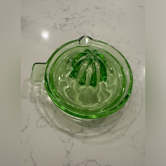 VTG 1930s Federal Glass Green Depression Reamer Juicer Vaseline Uranium GLOWS - Picture 5 of 8